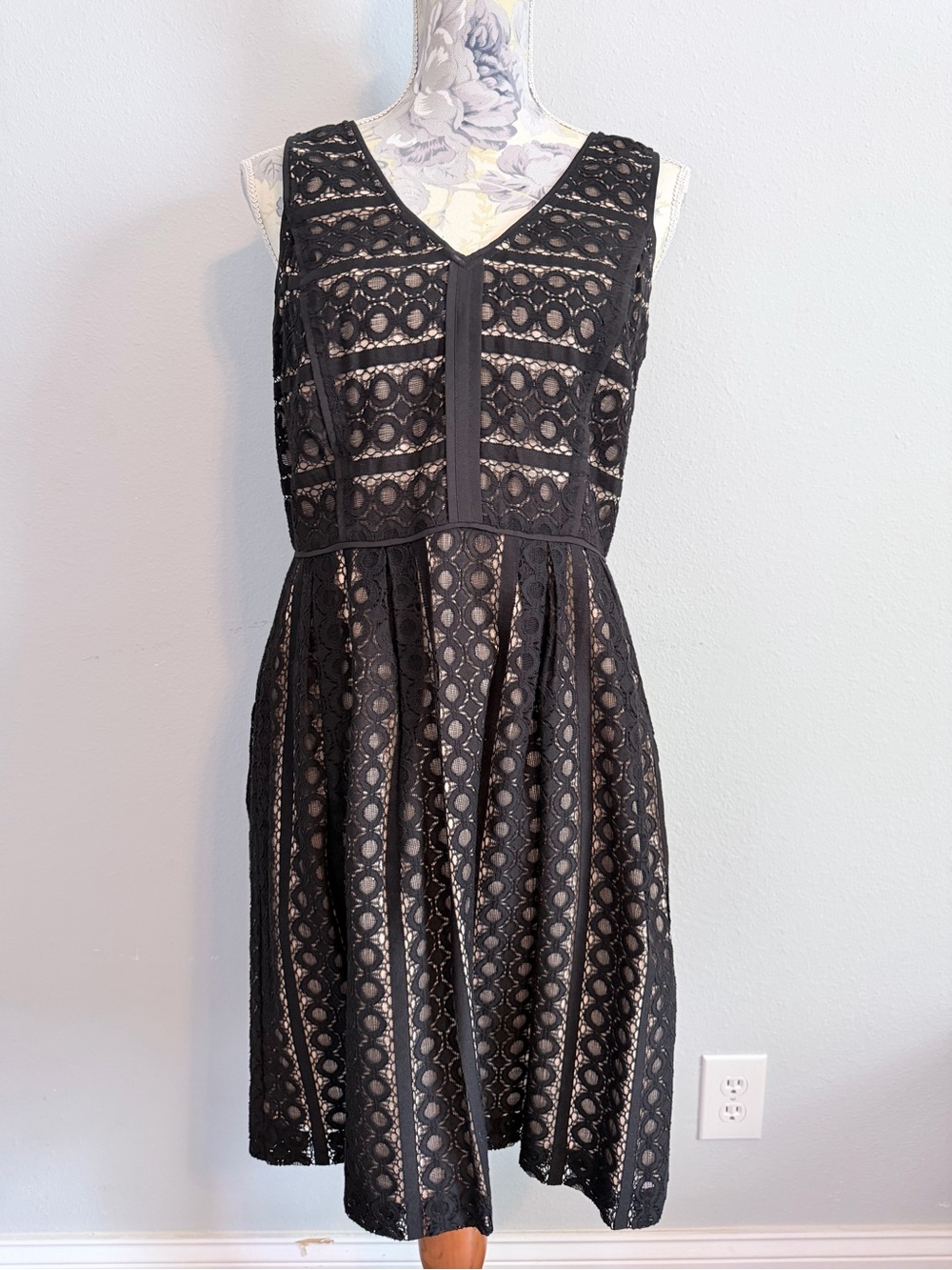 LOFT Black Lace Fit & Flare Dress Size 6 Wedding Cocktail Party Coquette